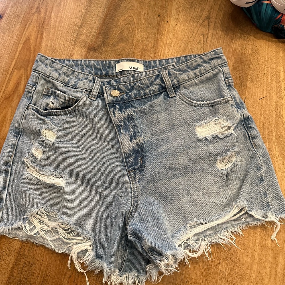 Vervet women’s distressed shorts